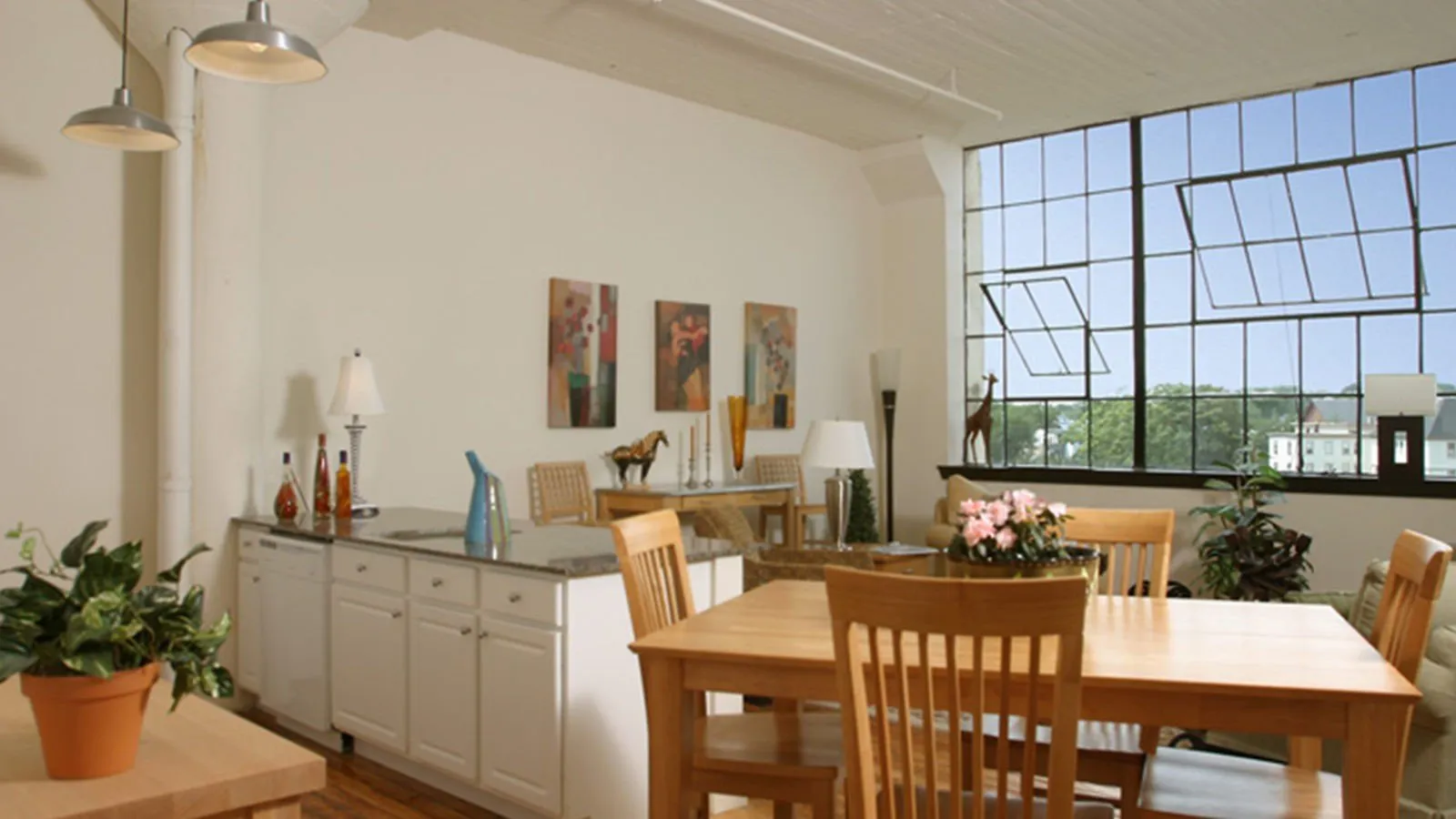 305 Dutton Street, Lowell, MA