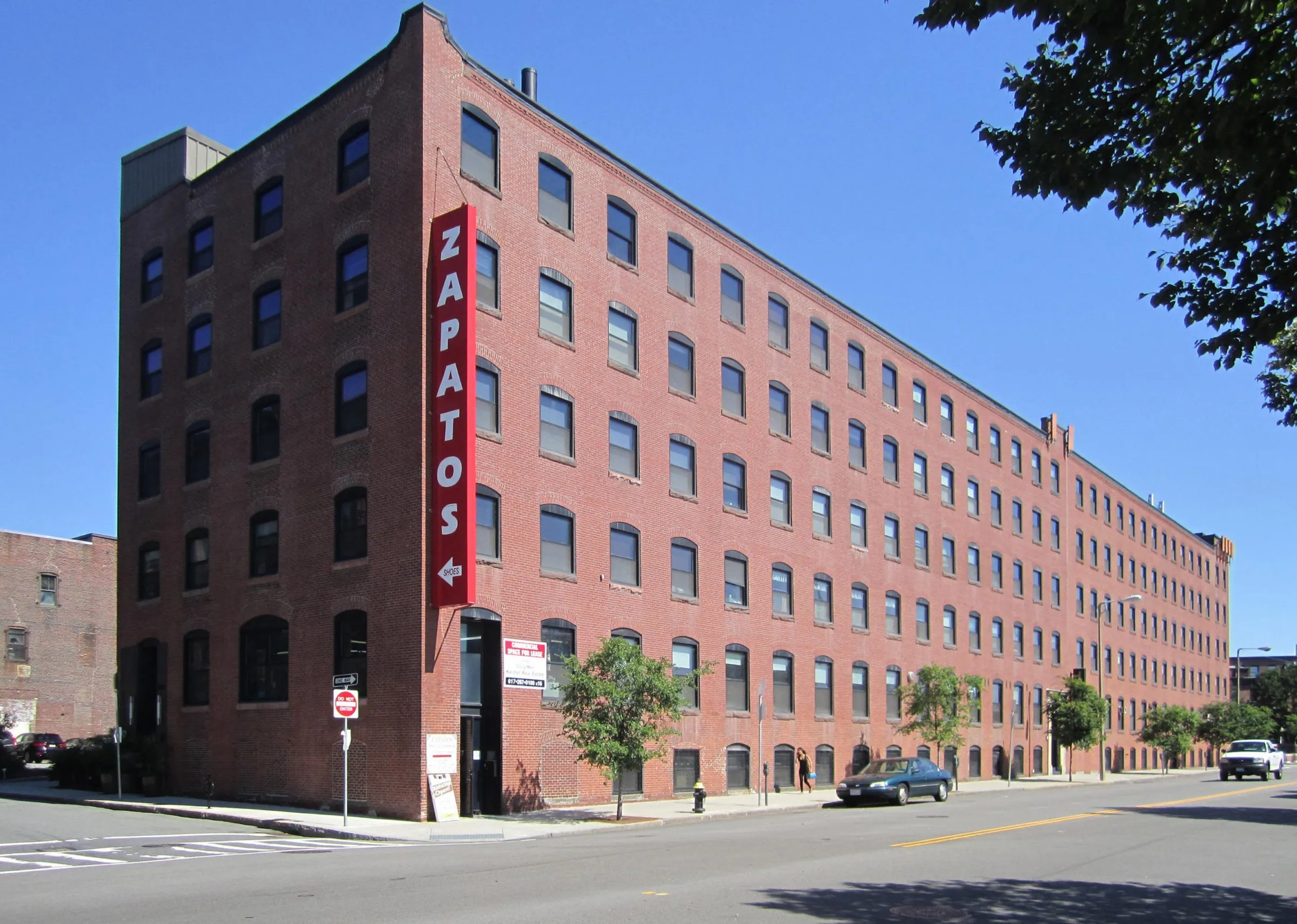 519 Albany Street, photo 1
